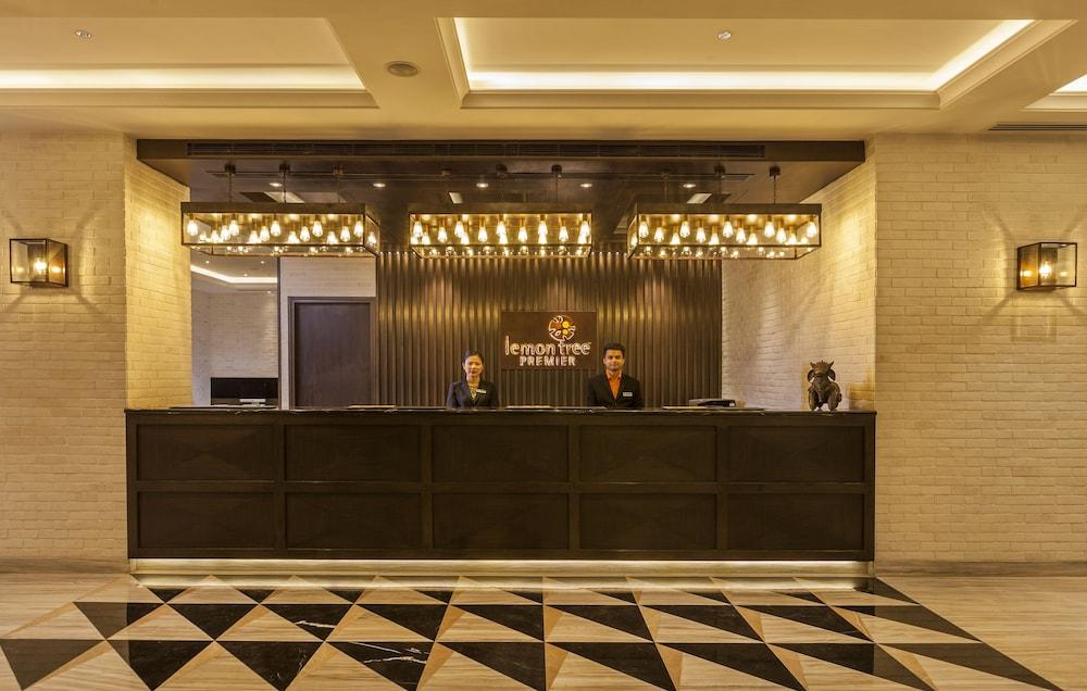 Lemon Tree Premier City Center Пуна Экстерьер фото