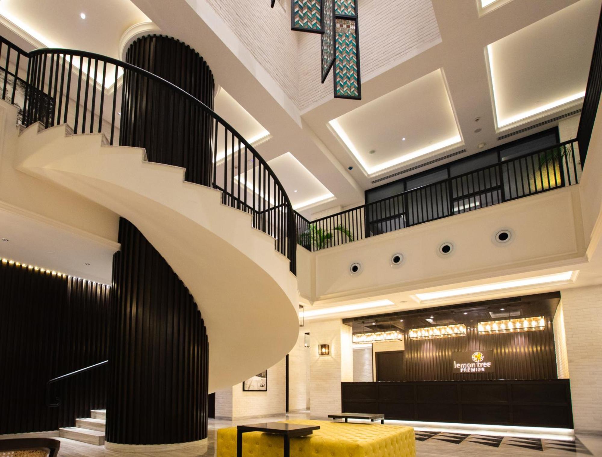 Lemon Tree Premier City Center Пуна Экстерьер фото